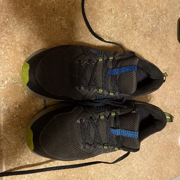 EUC ASICS GEL Venture size 9 - Picture 1 of 4